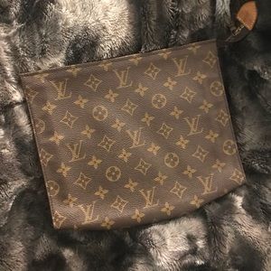 Louis Vuitton Toiletry 26